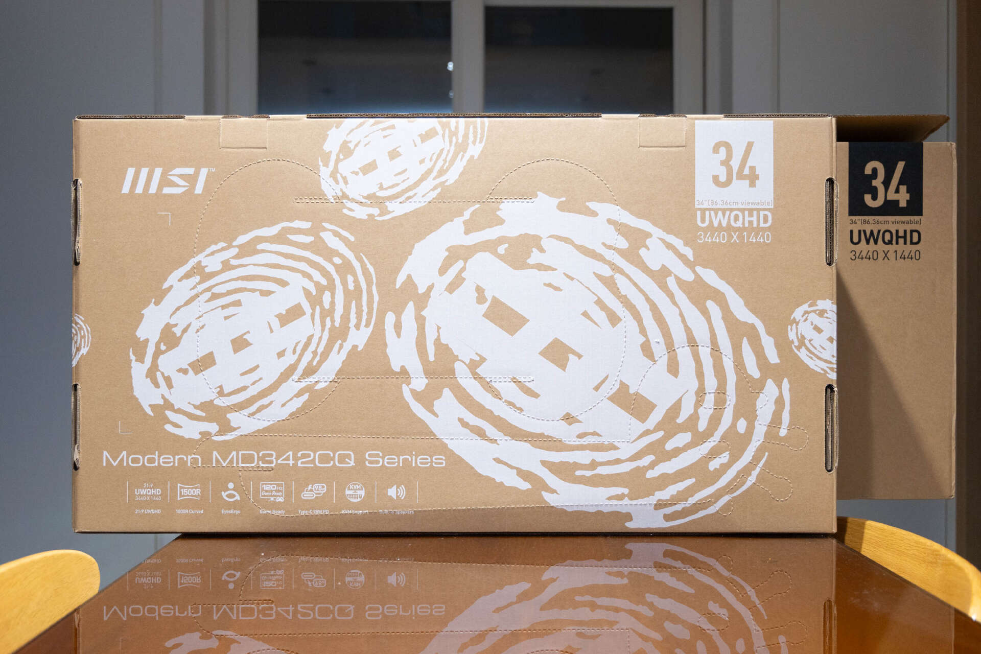 极佳的办公伴侣，内置扬声器，微星纯白带鱼屏MD342CQPW