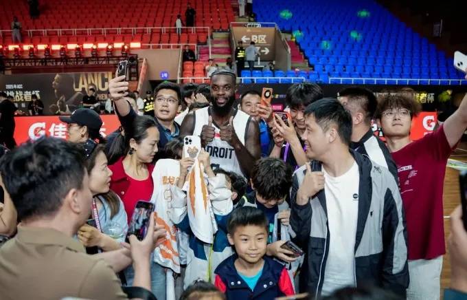 狂砍83分！前NBA球星史蒂芬森郑州首秀创纪录，曾被调侃为“第一詹吹”