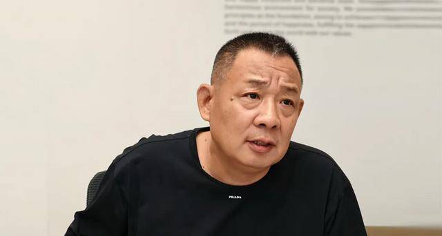 账上躺了41亿,于东来烦恼人太多